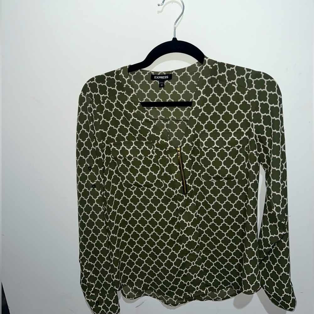 Express XS olive green and white pattern blouse with zipper detail